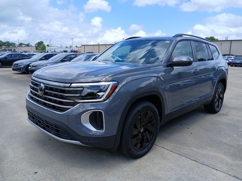 New 2026 Volkswagen Atlas SE FWD image 3