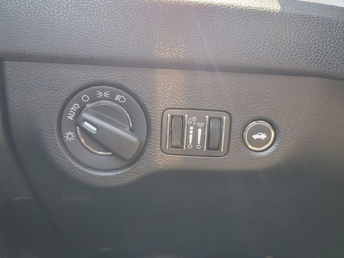 Used 2021 Chrysler 300 Touring RWD image 31