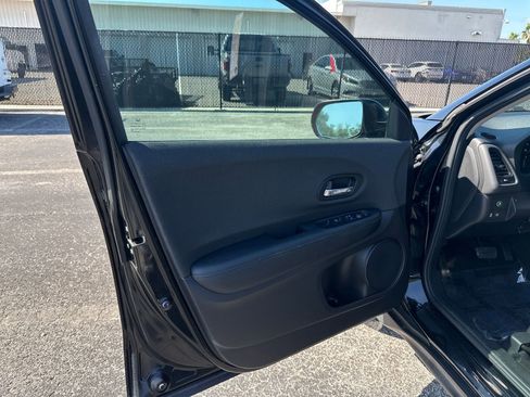 Used 2022 Honda HR-V LX image 19