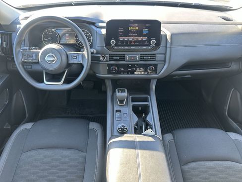 Used 2024 Nissan Pathfinder S image 18