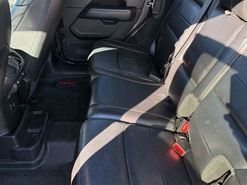 Used 2019 Jeep Wrangler Unlimited Sahara image 14