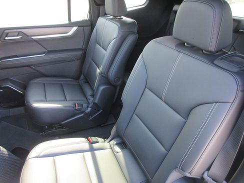 New 2026 GMC Acadia Elevation image 16