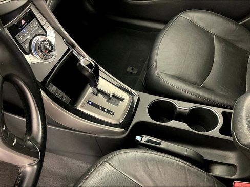 Used 2013 Hyundai Elantra Limited FWD image 16