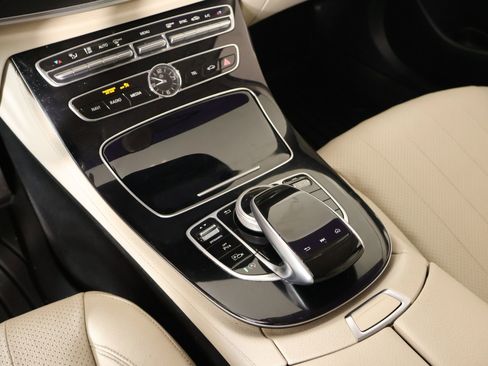 Used 2017 Mercedes-Benz E 300 4MATIC image 8