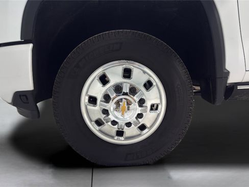 Used 2025 Chevrolet Silverado 3500 High Country w/ High Country Premium Package AWD/4WD image 9