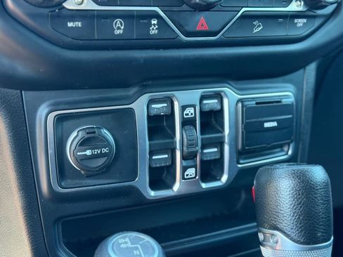 Used 2018 Jeep Wrangler Unlimited Sport S image 23