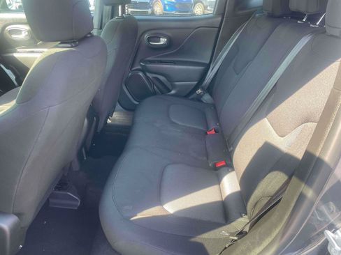 Used 2023 Jeep Renegade Latitude AWD/4WD image 6