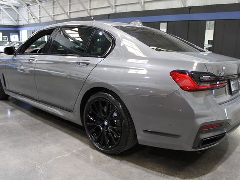 Used 2022 BMW 750i xDrive w/ Executive Package image 9
