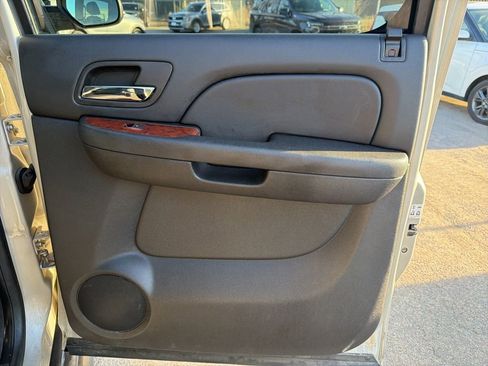 Used 2013 Chevrolet Suburban 2500 LT image 30