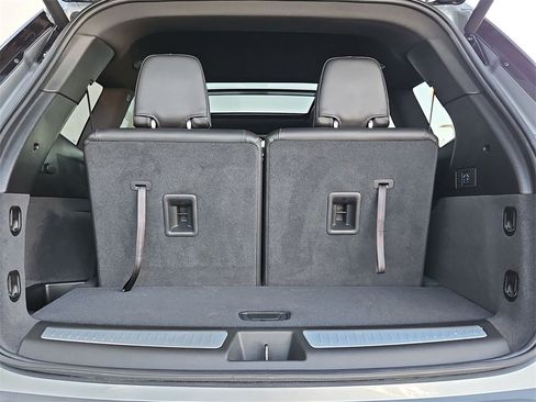 Used 2025 Cadillac XT6 Luxury image 24