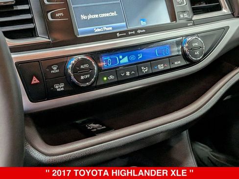 Used 2017 Toyota Highlander XLE AWD/4WD image 22