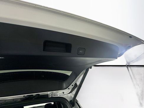 Used 2025 Chevrolet Traverse LT image 31