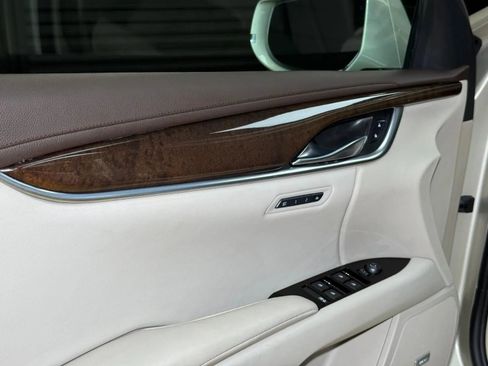 Used 2013 Cadillac XTS Luxury image 32