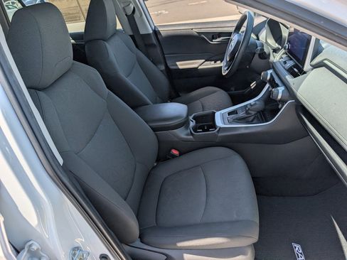 Used 2024 Toyota RAV4 XLE AWD/4WD image 8