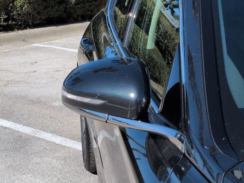 Used 2023 Genesis G70 2.0T image 12