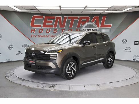 New 2026 Nissan Kicks SV w/ SV Premium Package FWD image 2