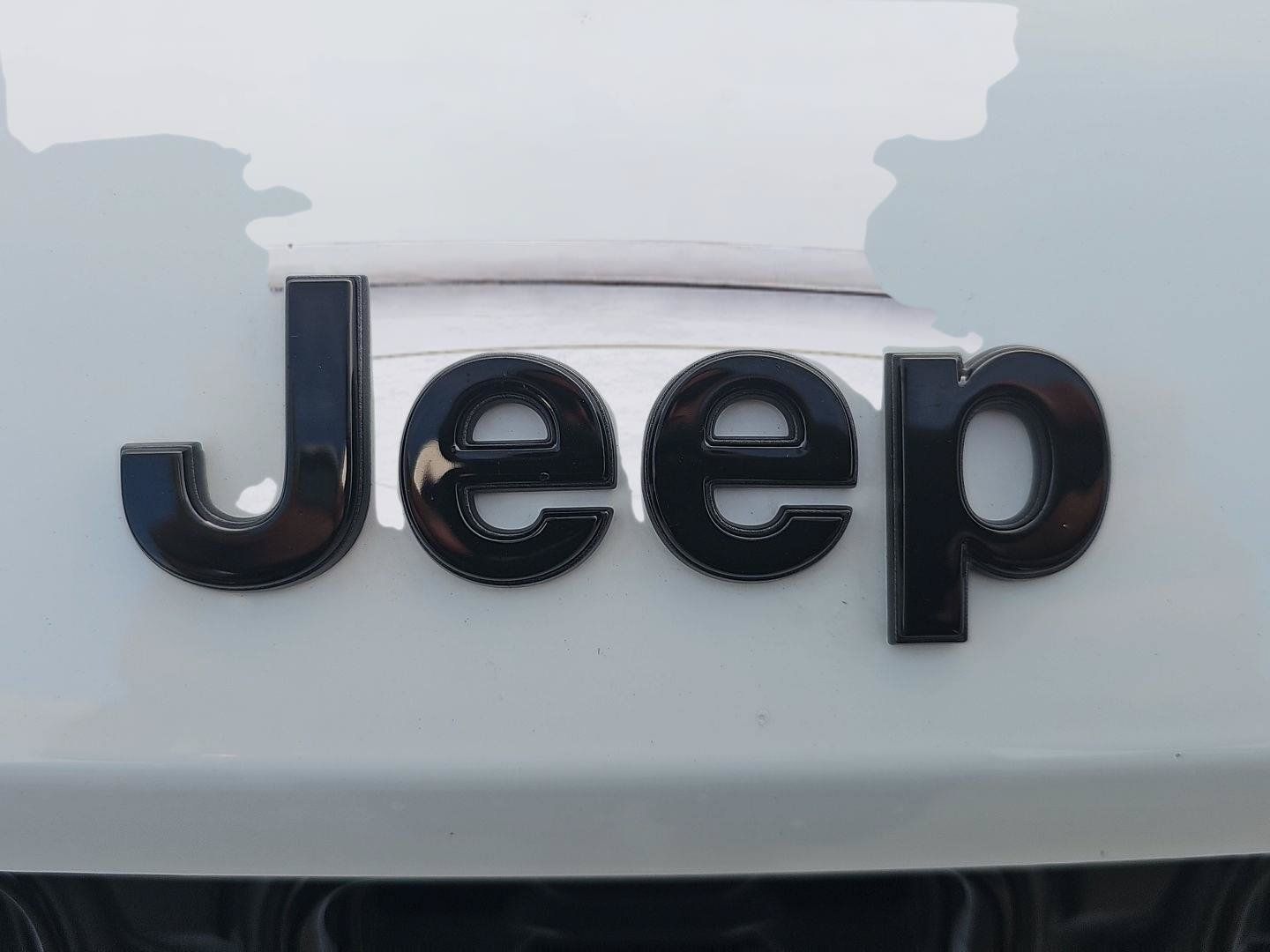 Used 2022 Jeep Grand Cherokee Altitude AWD/4WD image 9