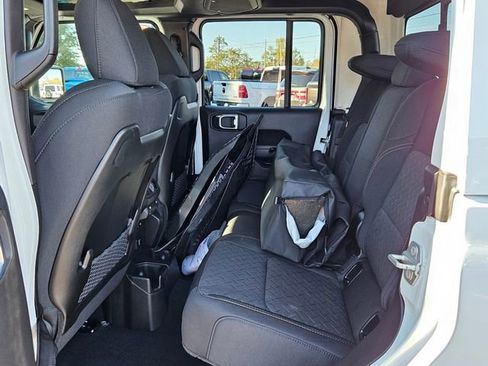 New 2026 Jeep Gladiator Mojave image 4