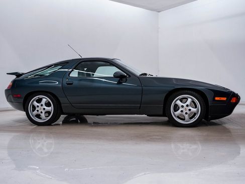 Used 1995 Porsche 928 GTS image 5