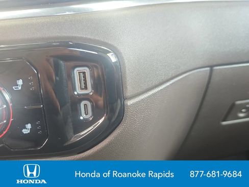 Used 2025 GMC Sierra 1500 SLT RWD image 28