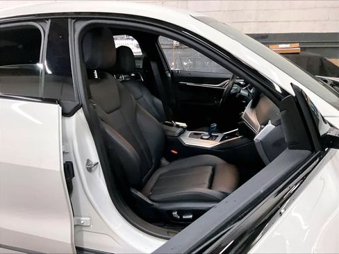 Used 2023 BMW i4 eDrive35 image 9