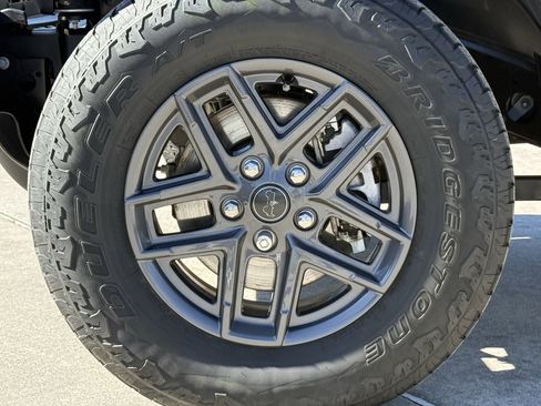 Used 2024 Jeep Gladiator Sport image 12