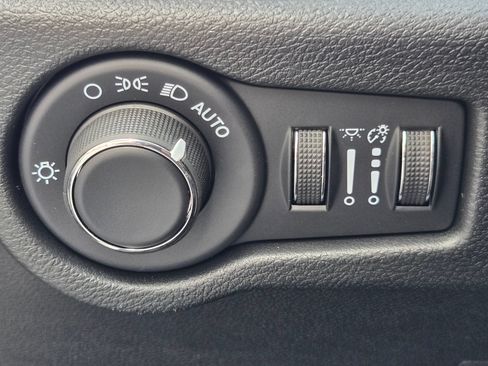 New 2027 Chrysler Pacifica LX FWD image 22