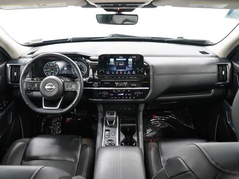 Used 2024 Nissan Pathfinder SL AWD/4WD image 15