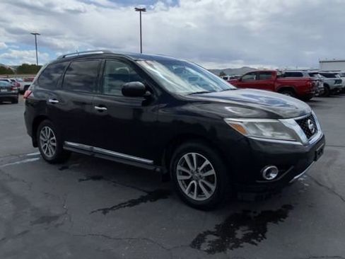 Used 2016 Nissan Pathfinder SL w/ SL Tech Package AWD/4WD image 2