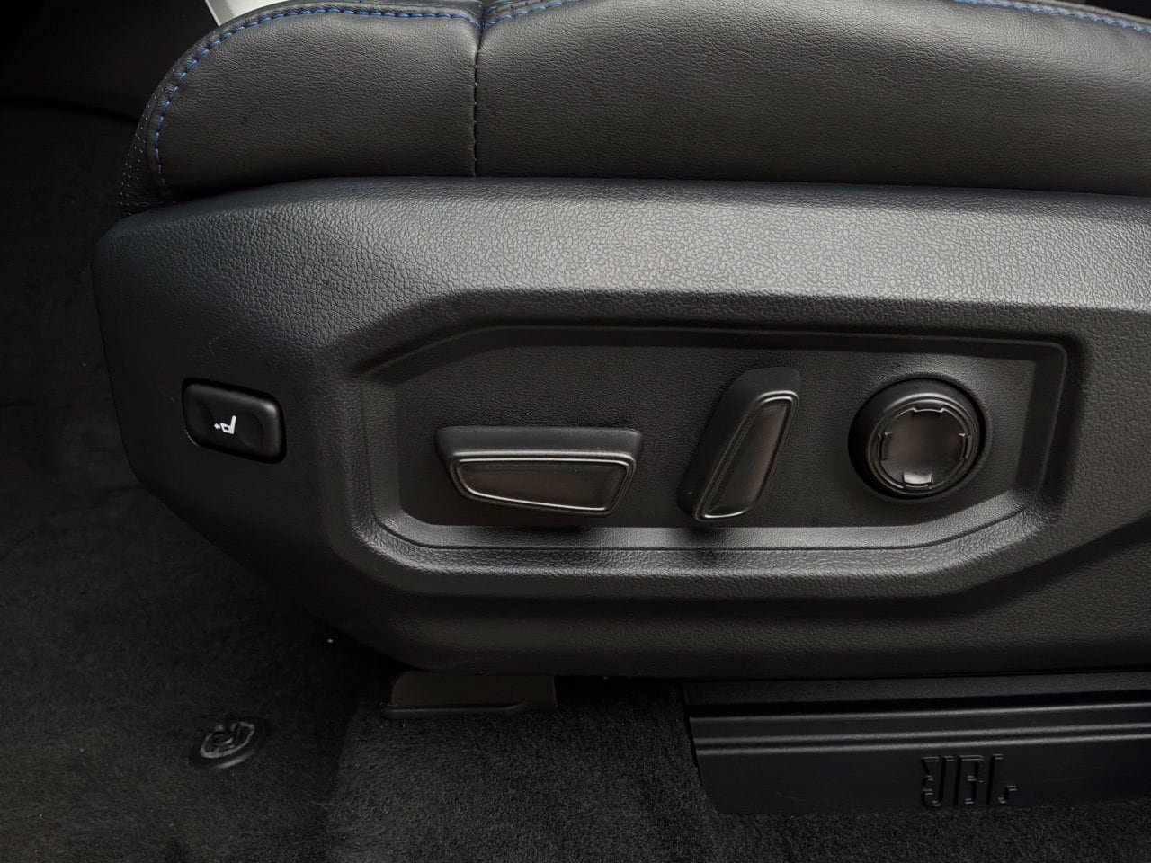 Used 2025 Toyota Sequoia Platinum AWD/4WD image 13