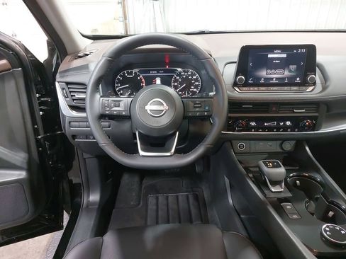 Used 2023 Nissan Rogue SV w/ SV Premium B Package AWD/4WD image 16