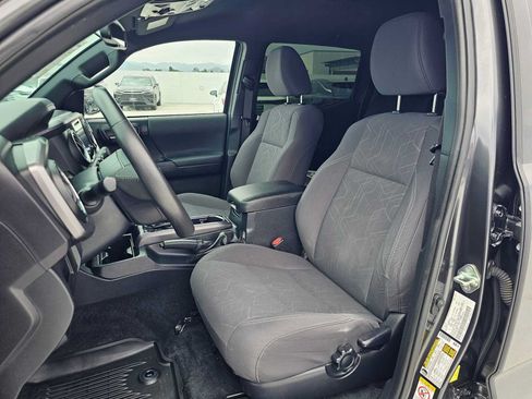 Used 2019 Toyota Tacoma TRD Off-Road w/ Technology Package AWD/4WD image 21