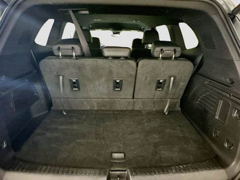 Used 2025 Buick Enclave Preferred AWD/4WD image 31