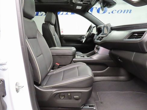 Used 2024 GMC Yukon XL SLT image 29