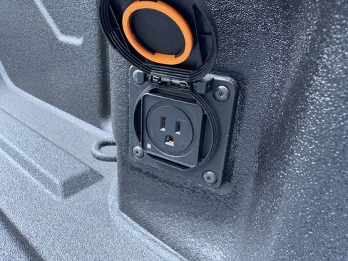 New 2026 GMC Sierra 2500 SLT w/ SLT Premium Package image 8