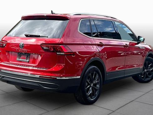 Used 2023 Volkswagen Tiguan SE w/ Panoramic Sunroof Package image 13