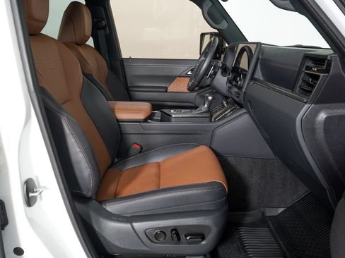 Used 2025 Lexus GX 550 w/ Cold Area Package AWD/4WD image 8