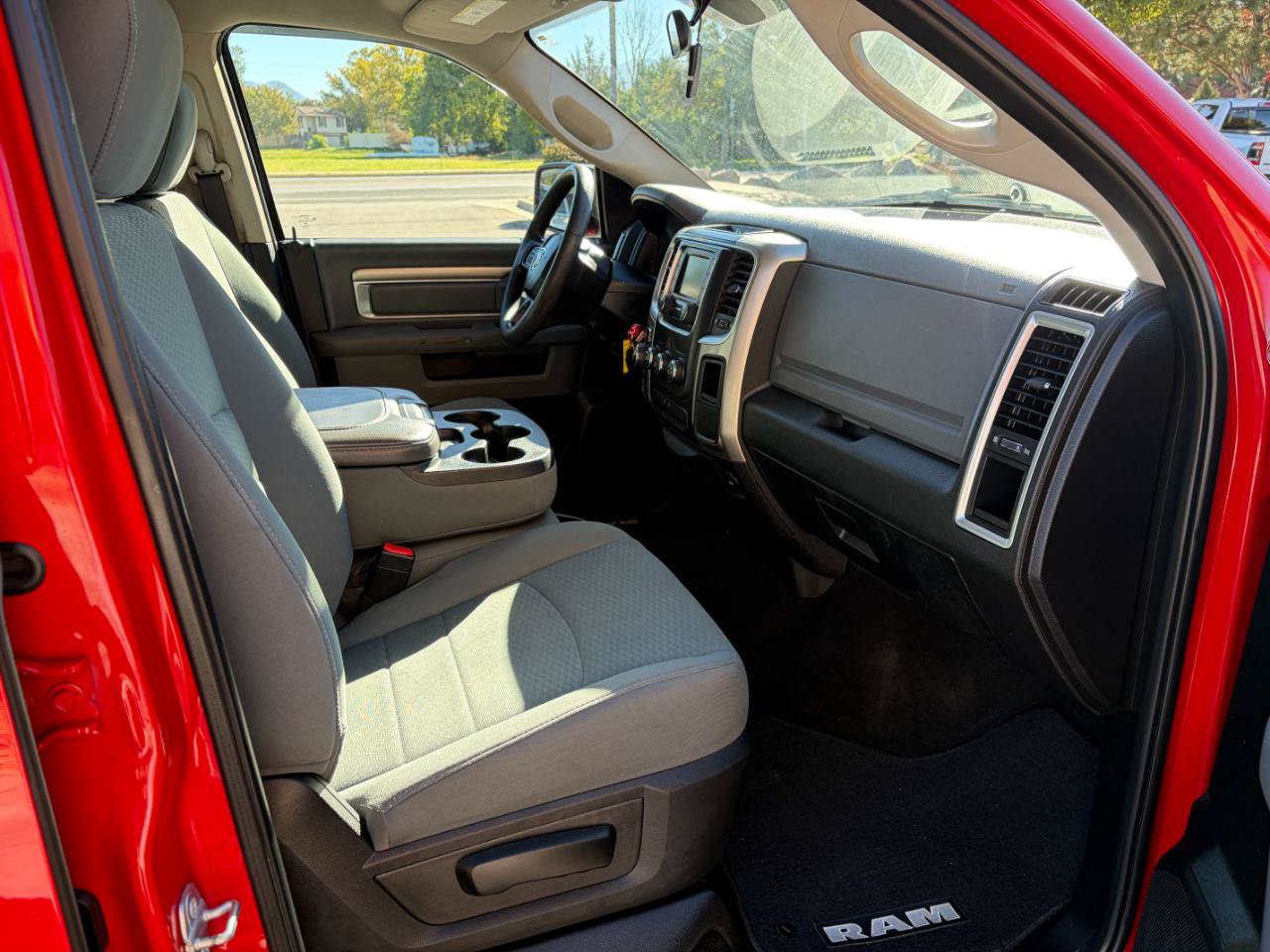 Used 2019 RAM 1500 Classic SLT AWD/4WD image 6