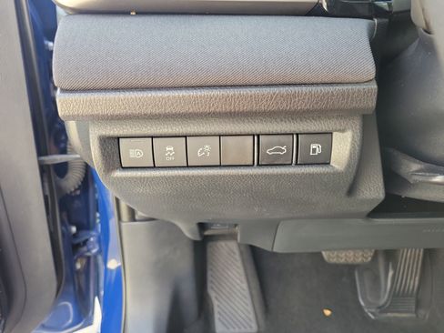 Used 2025 Toyota Camry LE FWD image 11