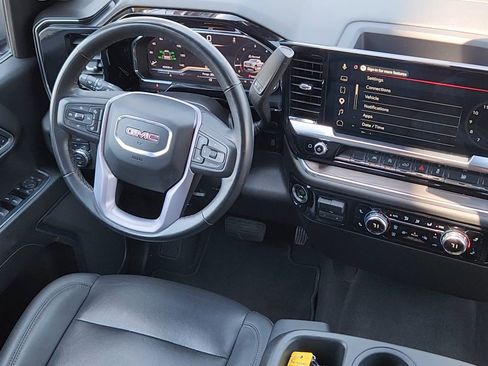 Used 2025 GMC Sierra 1500 SLT AWD/4WD image 5