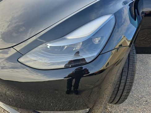 Used 2023 Tesla Model Y Long Range image 32