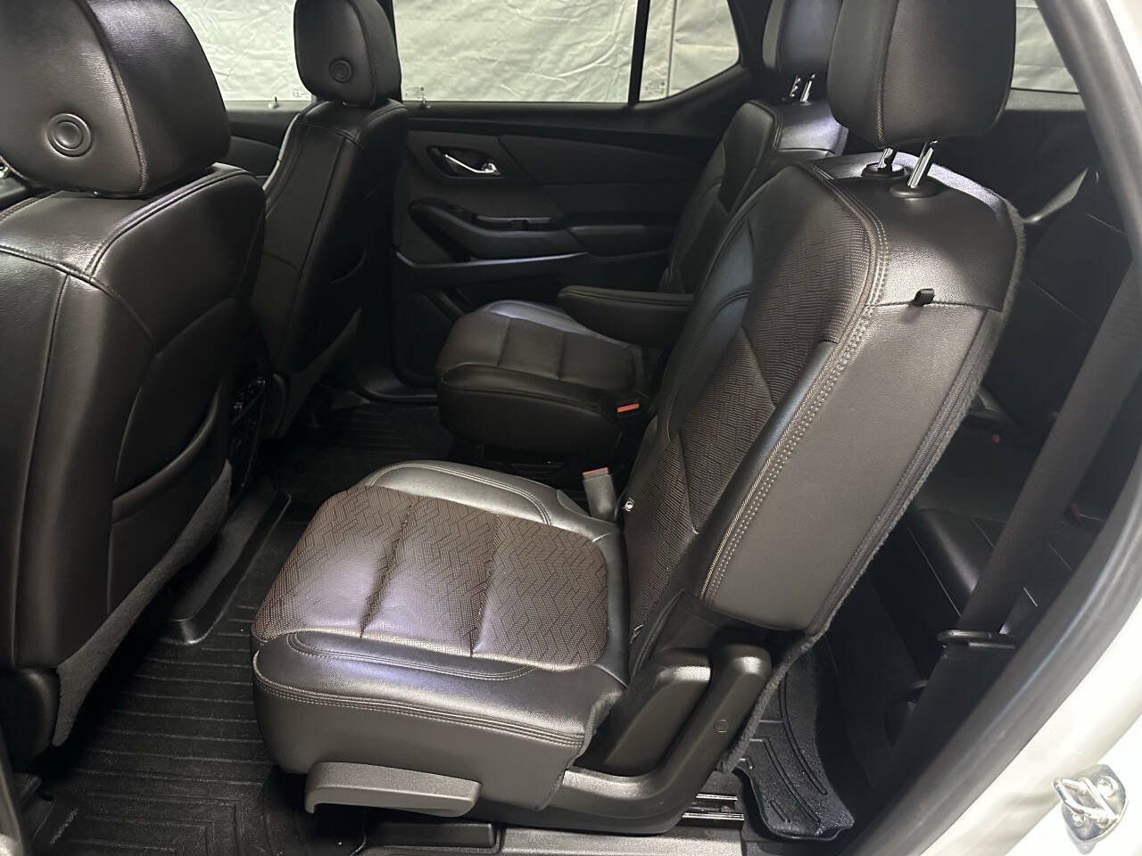 Used 2023 Chevrolet Traverse High Country w/ LPO, Cargo Package AWD/4WD image 11