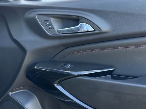 Used 2025 Chevrolet Trax RS w/ Sunroof Package image 28