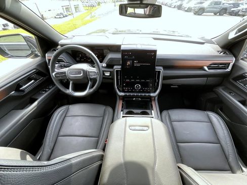 Used 2025 GMC Yukon XL Denali AWD/4WD image 15