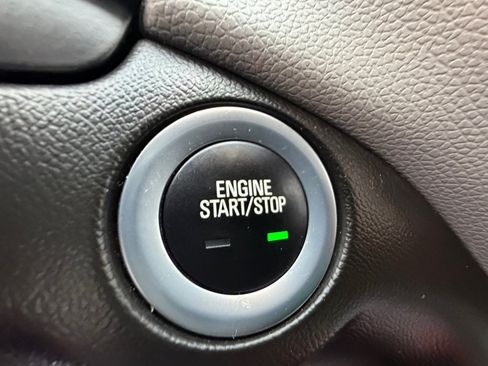 Used 2019 Chevrolet Equinox LT FWD image 30