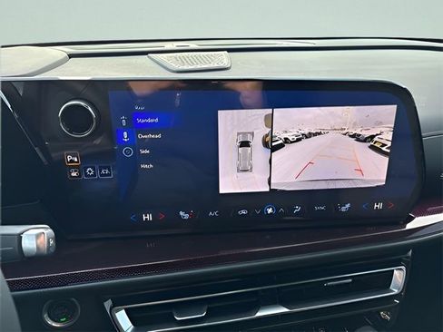 Used 2024 Chevrolet Traverse Z71 w/ Enhanced Driving Package image 16