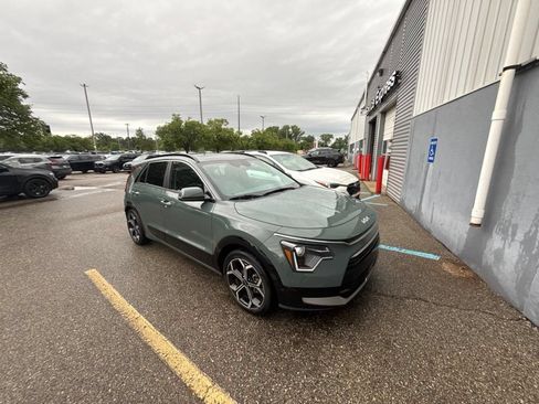 Used 2023 Kia Niro EX Touring FWD image 1