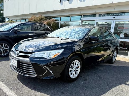 Used 2016 Toyota Camry LE FWD image 3