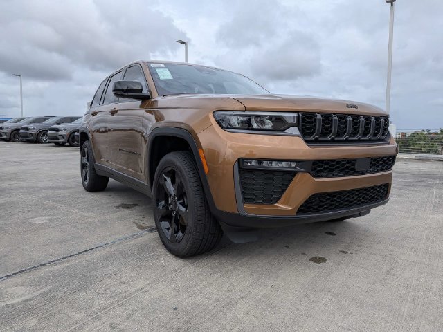 New 2026 Jeep Grand Cherokee Limited w/ Limited Altitude Package AWD/4WD image 2