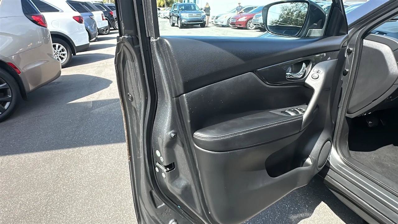 Used 2017 Nissan Rogue S FWD image 21